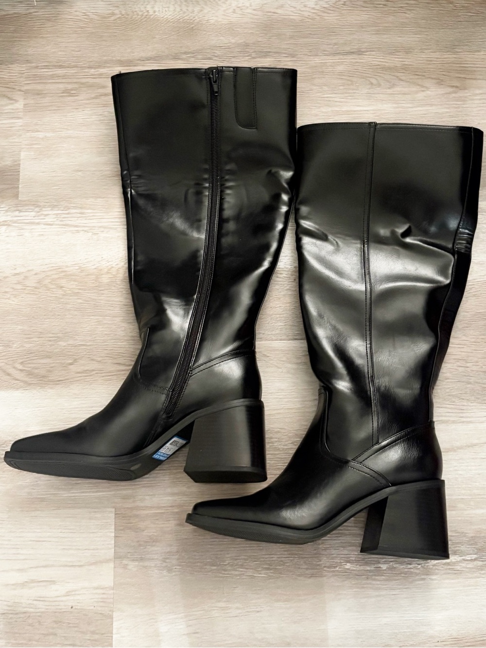 NWT KELLY & KATIE SYMINE BOOT